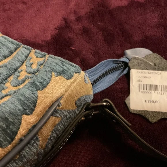 Italian Brocade Coat with matching Handbag - Picture 11 of 15